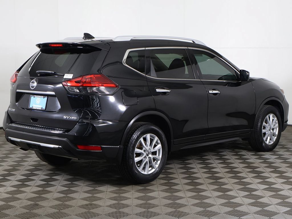 Used 2017 Nissan Rogue SV AWD/4WD image 11