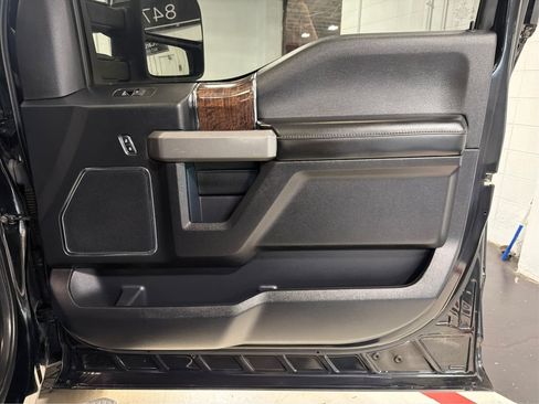 Used 2017 Ford F150 Platinum w/ Equipment Group 701A Luxury AWD/4WD image 23