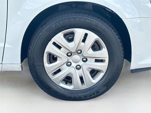 Used 2019 Dodge Grand Caravan SE FWD image 31