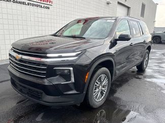 Used 2024 Chevrolet Traverse LT FWD video 1
