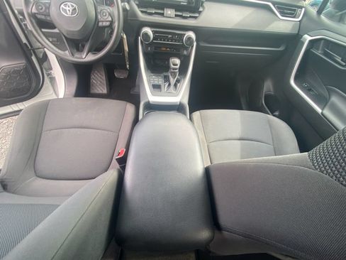 Used 2020 Toyota RAV4 LE w/ Carpet Mat Package AWD/4WD image 11