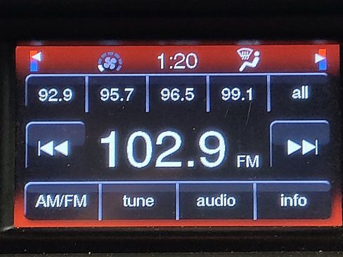 Used 2020 Dodge Journey SE image 25