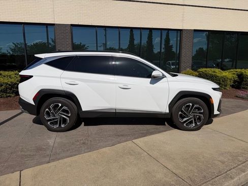 Used 2025 Hyundai Tucson Limited AWD/4WD image 2