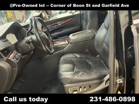 Used 2015 Cadillac Escalade ESV Luxury AWD/4WD image 14