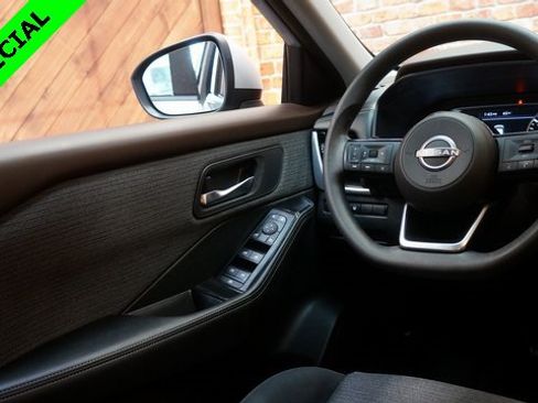 Used 2022 Nissan Rogue SV image 33