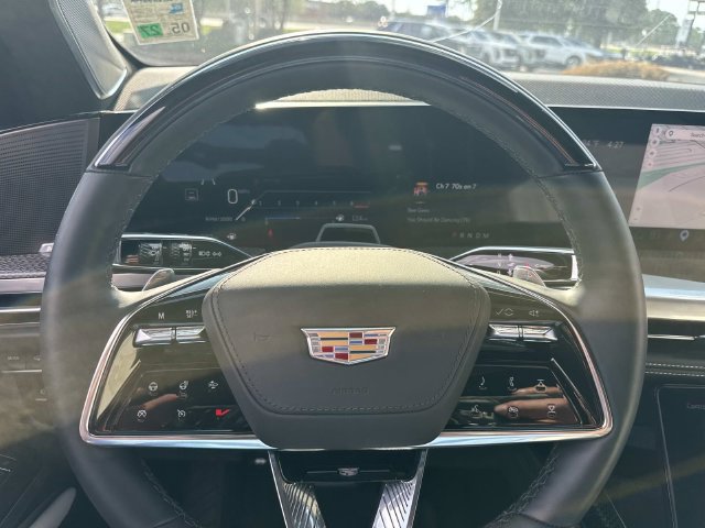 Used 2025 Cadillac Escalade ESV V AWD/4WD image 30