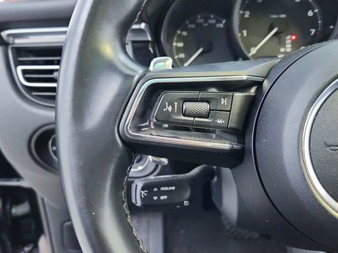 Used 2022 Porsche Macan image 30