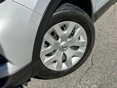 Used 2020 Nissan Rogue Sport S image 10