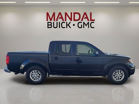 Used 2017 Nissan Frontier SV image 5