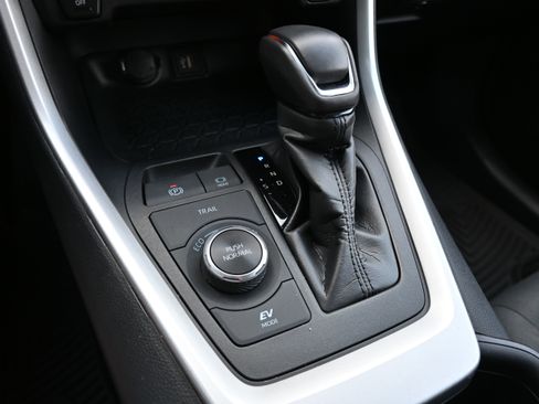 Used 2024 Toyota RAV4 SE image 26