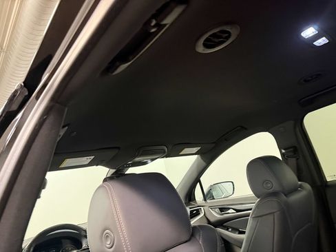 Used 2023 Buick Enclave Essence AWD/4WD image 11