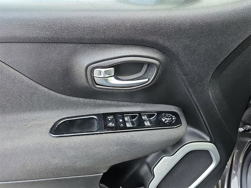 Used 2021 Jeep Renegade Latitude image 13