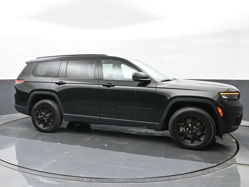 Used 2024 Jeep Grand Cherokee L Laredo AWD/4WD image 4
