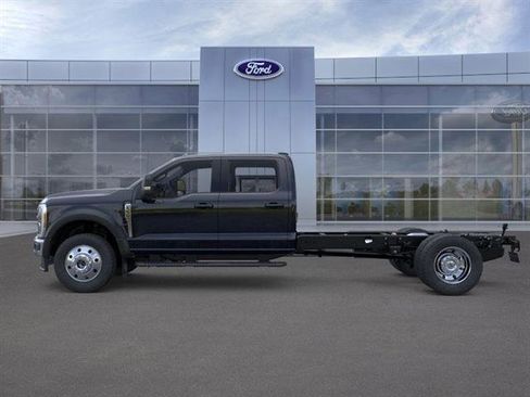 New 2026 Ford F550 4x4 Crew Cab image 3