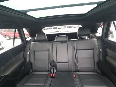 Used 2021 Volkswagen Atlas Cross Sport SE w/ Panoramic Sunroof Package image 24