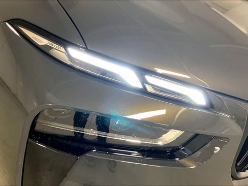 New 2026 BMW X7 xDrive40i w/ Executive Package AWD/4WD image 13