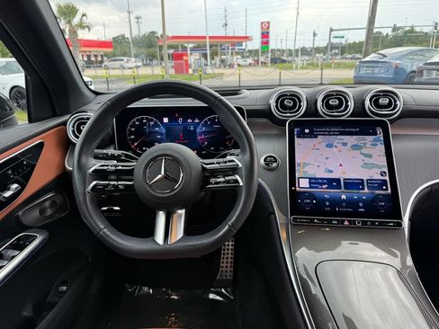 Used 2025 Mercedes-Benz GLC 300 4MATIC image 15