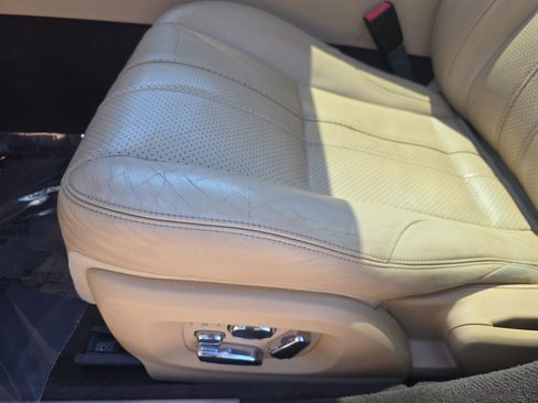 Used 2013 Jaguar XJ image 31