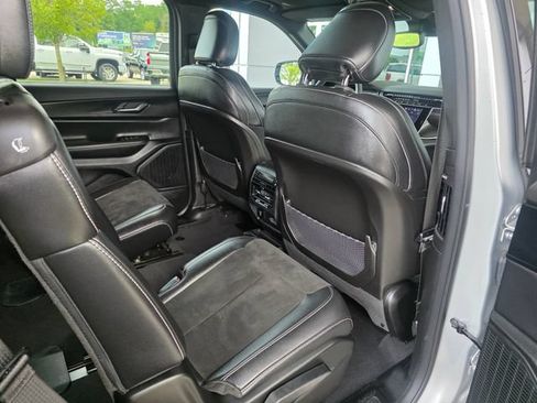 Used 2023 Jeep Grand Cherokee L Laredo AWD/4WD image 13