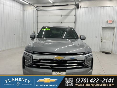 Used 2026 Chevrolet Suburban LT w/ Comfort Package AWD/4WD image 7