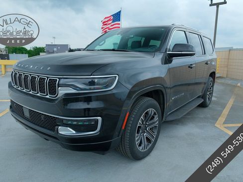 Used 2023 Jeep Wagoneer 4WD w/ Premium Group I image 7