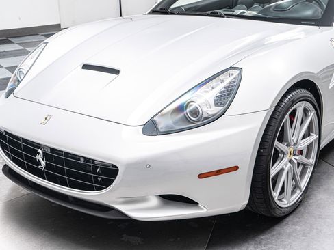Used 2013 Ferrari California image 40
