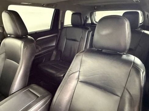 Used 2019 Toyota Highlander XLE FWD image 31