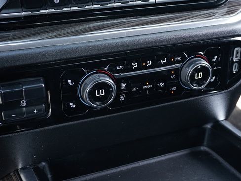 Used 2024 Chevrolet Silverado 3500 LT w/ Convenience Package image 25