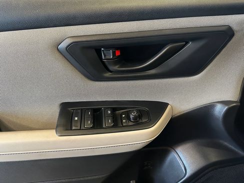 Used 2025 Subaru Forester AWD/4WD image 19