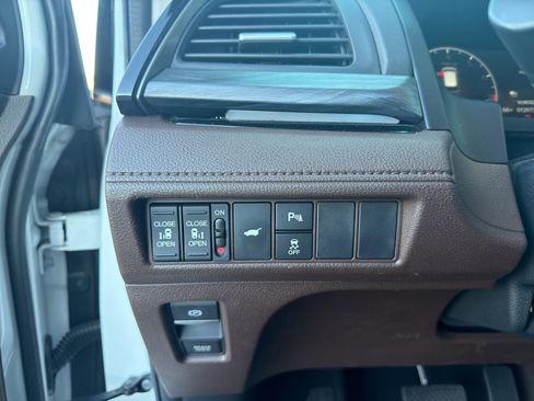 Used 2025 Honda Odyssey Elite image 12