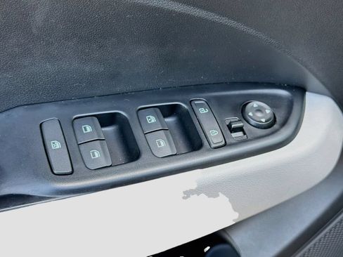 Used 2024 Hyundai Venue SEL FWD image 16