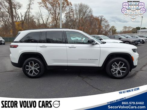 Used 2024 Jeep Grand Cherokee Limited image 3