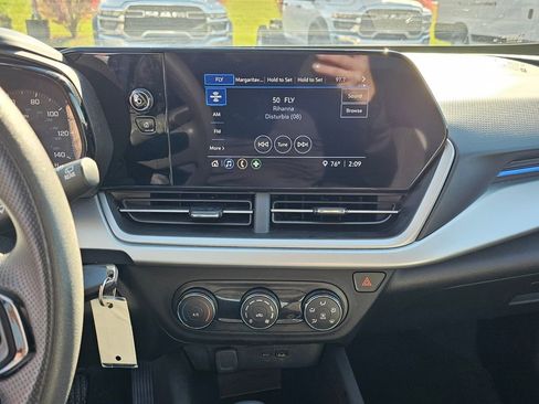 Used 2025 Chevrolet Trax LS image 20