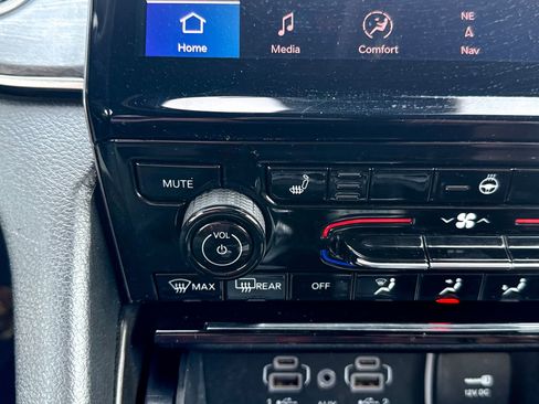 Used 2025 Jeep Grand Cherokee L Limited image 37