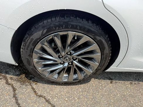 Used 2024 Lexus ES 300h w/ Accessory Package (Z1) FWD image 19