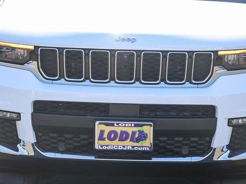 Used 2024 Jeep Grand Cherokee L Limited w/ Luxury Tech Group II image 7