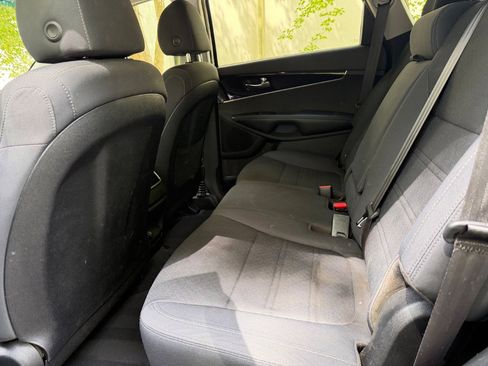 Used 2019 Kia Sorento L image 15