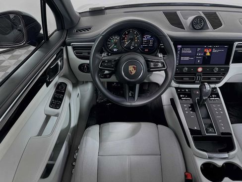 Certified 2026 Porsche Macan AWD/4WD image 24