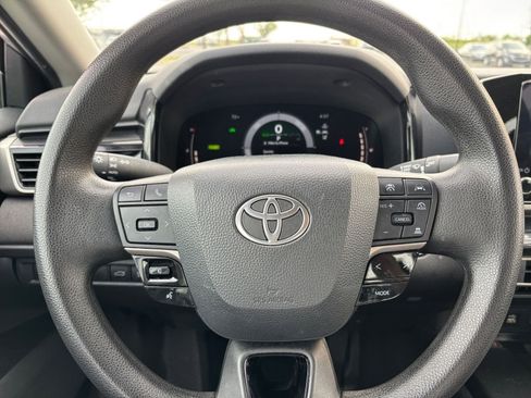 Used 2025 Toyota Camry LE image 27