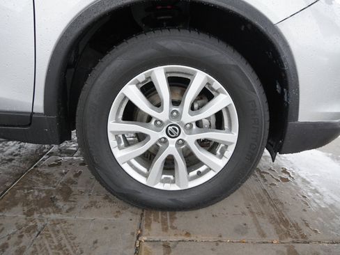 Used 2020 Nissan Rogue SV image 10