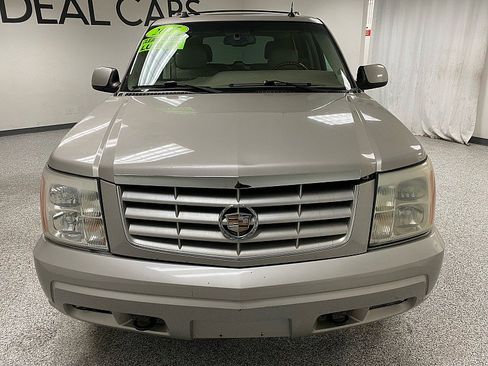 Used 2005 Cadillac Escalade 2WD image 2