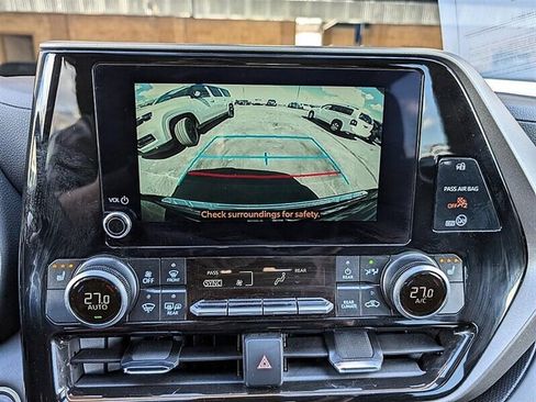 Used 2025 Toyota Highlander XLE AWD/4WD image 25