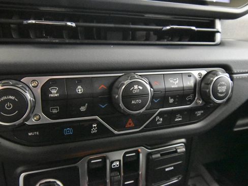 Used 2025 Jeep Wrangler Unlimited Sahara w/ Safety Group image 20