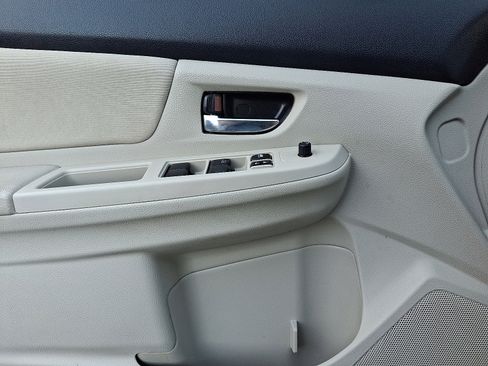 Used 2014 Subaru Crosstrek 2.0i Premium image 13