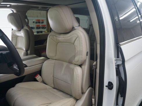 Used 2020 Lincoln Navigator Reserve w/ Cargo Convenience Package RWD image 25