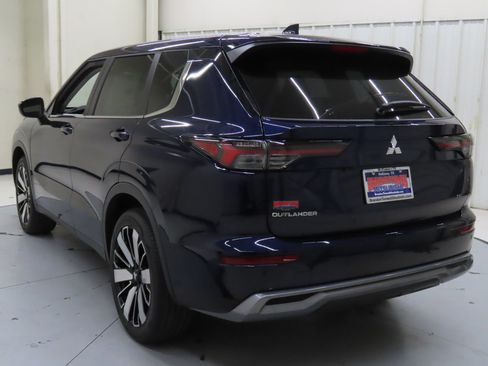 Used 2025 Mitsubishi Outlander SE FWD image 6