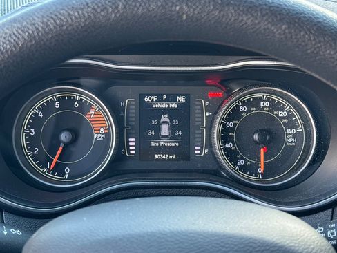 Used 2019 Jeep Cherokee Latitude w/ Popular Appearance Group image 18