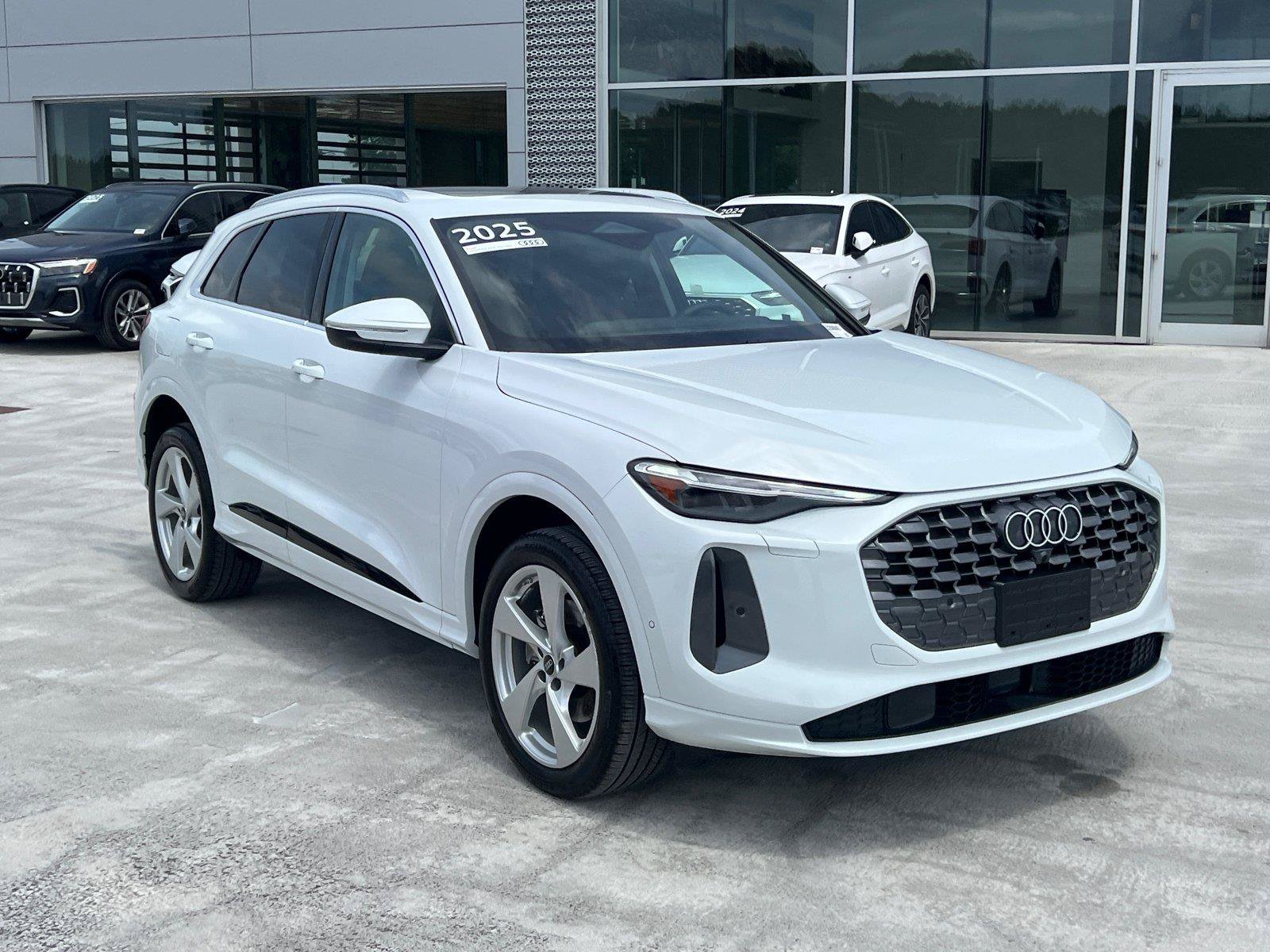 Certified 2025 Audi Q5 Premium Plus w/ Premium Plus AWD/4WD image 3
