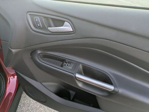 Used 2019 Ford Escape SEL image 31