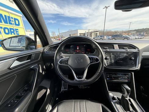 Used 2023 Volkswagen Tiguan SE R-Line image 18